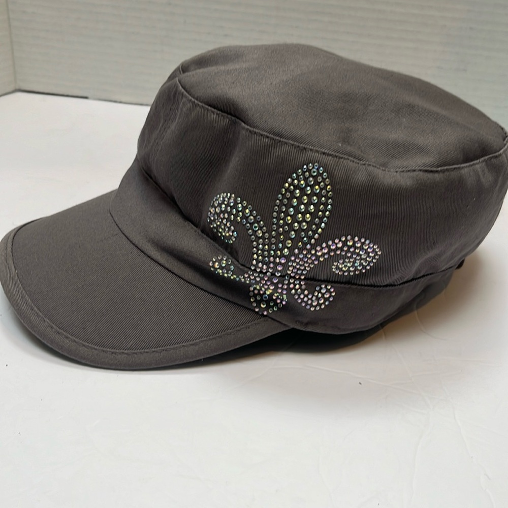 Elastafit Embellished Gray Fleur-de-Lis Hat